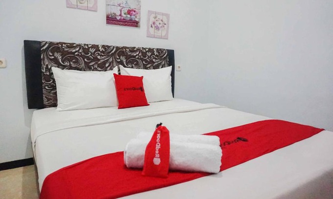 Malang Hotel | RedDoorz near Velodrome Malang 2