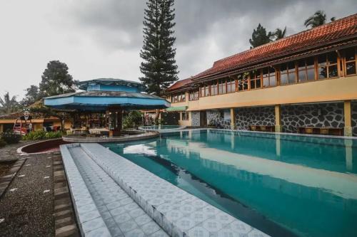 Megamendung Hotel | RedDoorz Plus at Neo Asri Hotel Megamendung Puncak Bogor