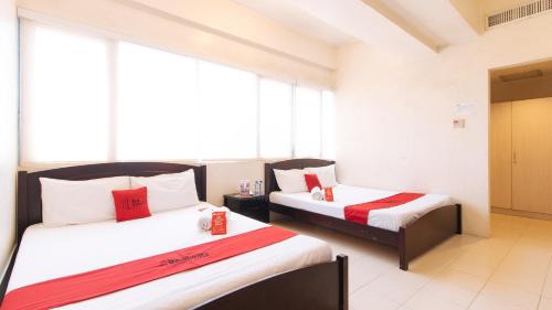 Tatalon Hotel | RedDoorz Plus @ E Rodriguez Corner Banawe