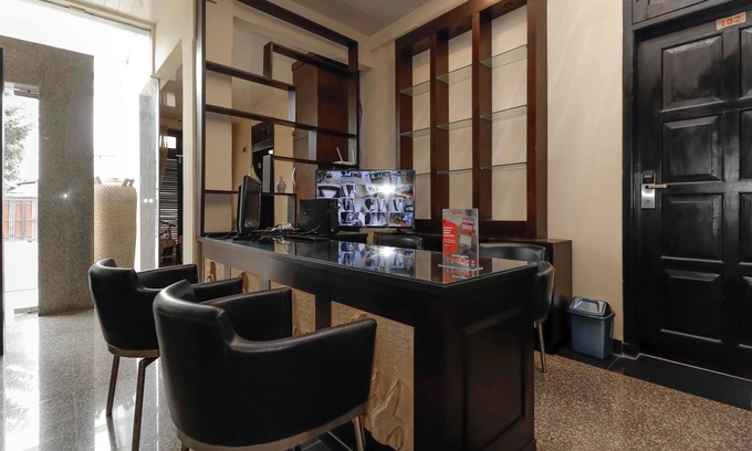 Cawang House | RedDoorz Plus near Halim Perdanakusuma 2