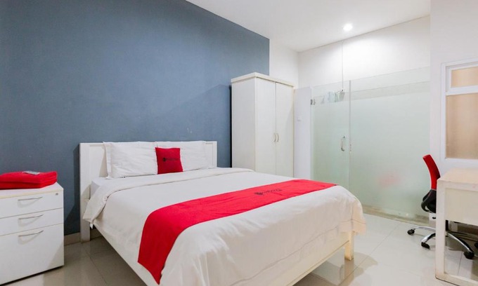 Cikarang House | RedDoorz Plus near Living Plaza Jababeka