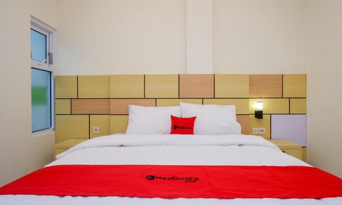 Solo City Centre Hotel | RedDoorz Plus near Pasar Gede Solo
