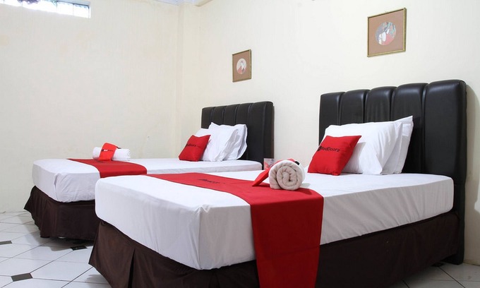 Garut Hotel | RedDoorz Plus @ Otista Garut
