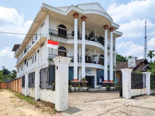 Jambi Hotel | RedDoorz Plus Syariah near Simpang Rimbo Jambi 2