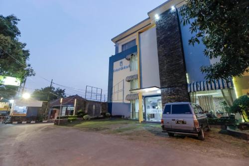 West Cirebon Hotel | RedDoorz Plus @ Tuparev Cirebon