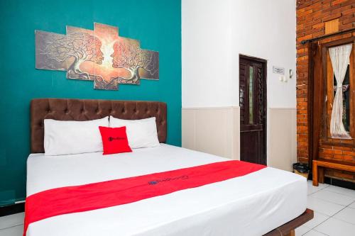 Mertoyudan House | RedDoorz Syariah near Akmil Magelang