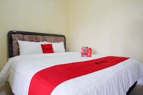 Pacitan Hotel | RedDoorz Syariah near Alun Alun Pacitan 2