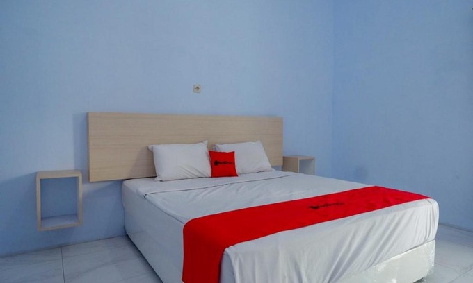 Pekalongan Hotel | RedDoorz Syariah near Stasiun Pekalongan 3