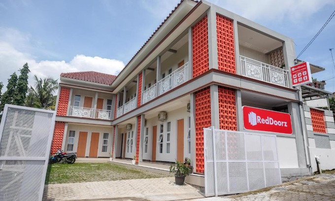 Magelang Hotel | RedDoorz Syariah near Universitas Tidar Magelang