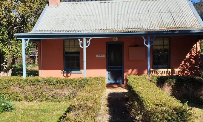 Wandiligong House | Redruth - 2 bedroom cottage situated in wandiligong