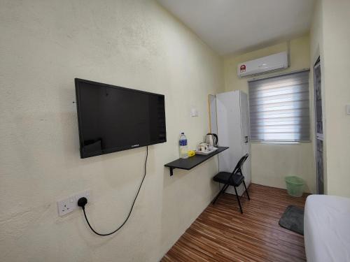 Kampung Penarik Hotel | Reds Roomstay Pantai Penarik 4