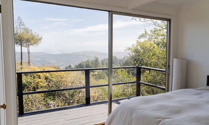 Mill Valley Cabin | Redwood Forest Bungalow In Town with Deck Views