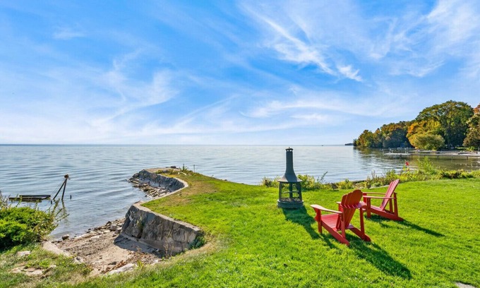 Ramara Cottage | Redwood Retreat Waterfront Cottage By Simcoe With Hot Tub And Sauna