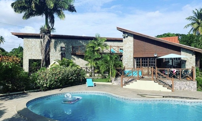 Black Rock Villa | Reef Utopia Tobago Private Beautiful Villa,3mins Walk to Beach,Great Pool,Garden