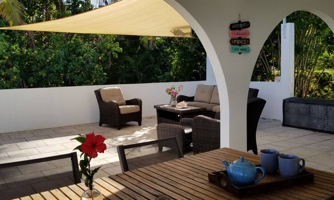 Bravos de Boston House | Reefhouse: 3BR Oceanfront home, gorgeous deck, tranquility, 3 min walk to beach