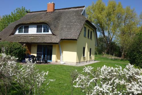 Puddemin House | Reetdachhaus Weißdorn 1