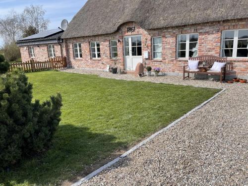Gelting House | Reetdachkate Wackerballig