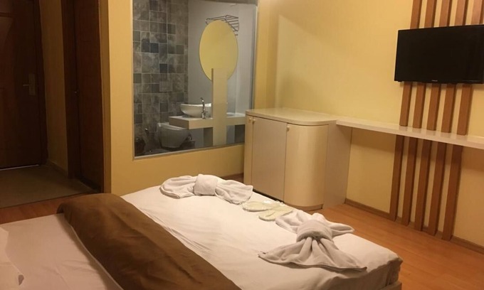 Pera Hotel | Refik Saydam Caddesi. Flash tv yaninda . No:26 . Pera 26 aprt hotel