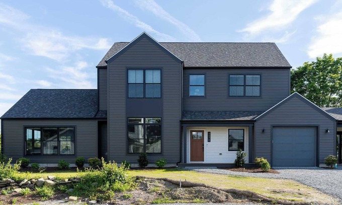 Portsmouth House | Refined Retreat Near Beaches- 557 East