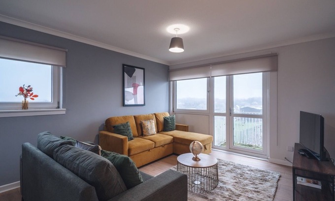 East Kilbride Apartment | Refreshing Modern Apartment in South Lanarkshire