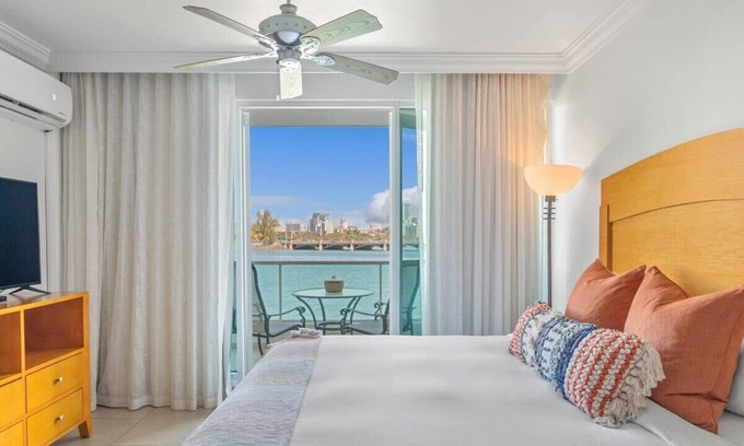 Puerta de Tierra Apartment | Regatta Studio | Studio apartment in trendy San Juan location