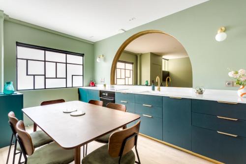 Grenelle Apartment | Relais Cocorico 2 Bedrooms with AC, 2 bathrooms, 8 min Eiffel Tower