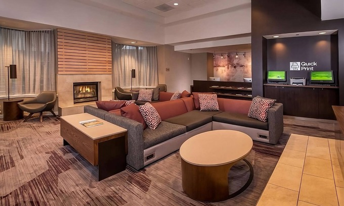 Rosslyn Apartment | Relax and Unwind! 2 Comfortable Units Close to Lincoln Memorial! Pets Allowed