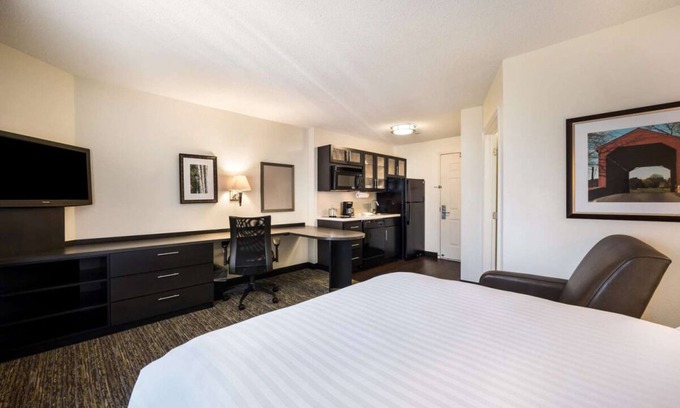 Plano Resort | Relax and Unwind in Style! Pet-friendly Property, Fully-equipped Kitchen!