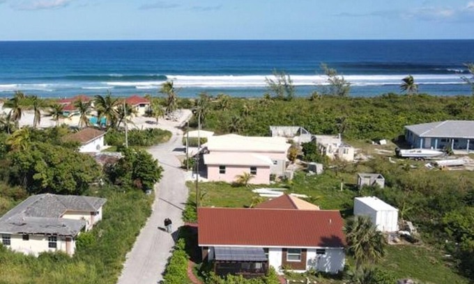 Conch Bar Villa | Relax and unwind in this quiet charming beachside village