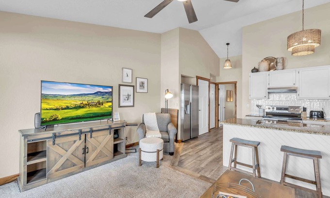 Osage Beach Condo | Relax and Unwind King Bed Condo+ Lake Views+ Pool