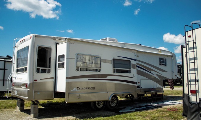 Archie House | Relax in a Fully Loaded RV Stay