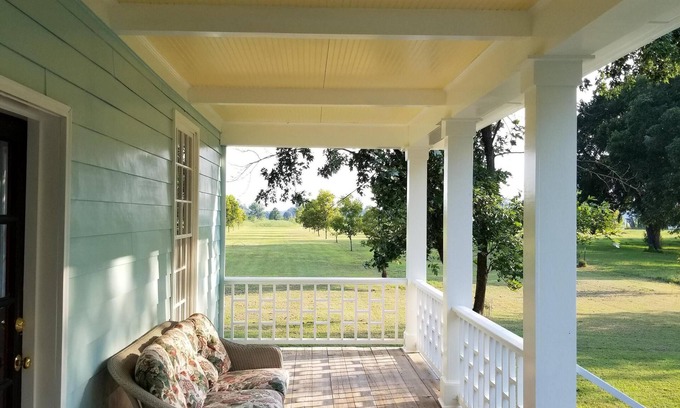 England Cottage | Relax in a Pecan Orchard 15 min. from Airport
