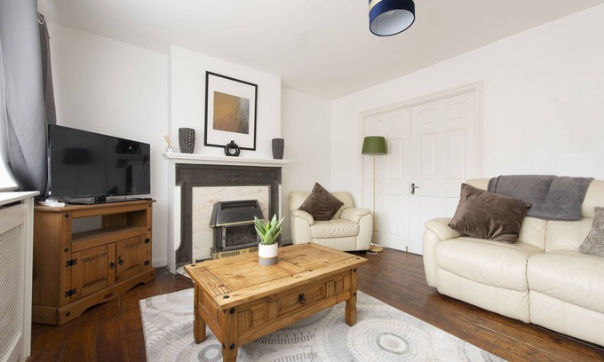 Endlebury House | Relax in comfort in Chingford!