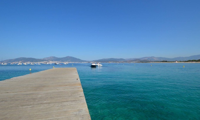Isolella House | Relax in Corsica and in this beautiful architect's house with a large garden.