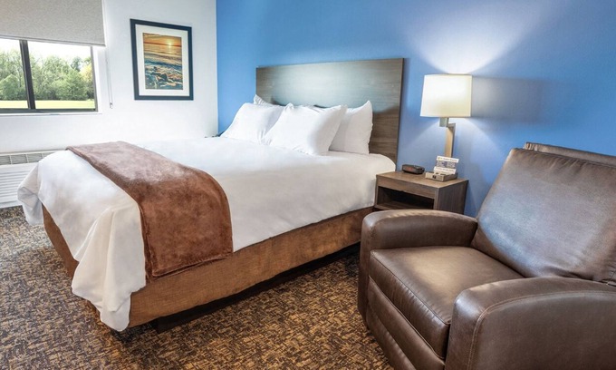 Medford Hotel | Relax in Spacious Room with Kitchen & Clean Atmosphere