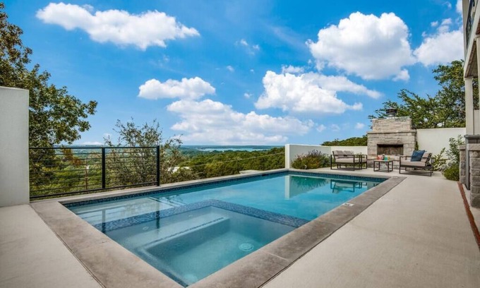 Canyon Lake House | Relax in this Hillside Home with Canyon Lake Views