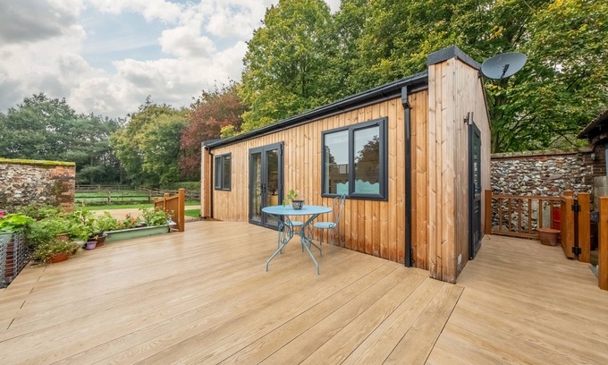 East Rudham House | Relax into this stunning, specially adapted lodge set within the old stables on the owner’s farm in