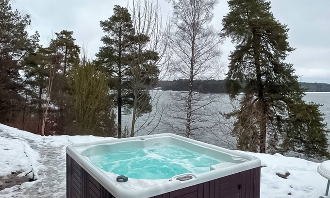 Upplands-Bro Municipality House | ☀Relax Lake Oasis | ♛Jacuzzi | View | Private Pier