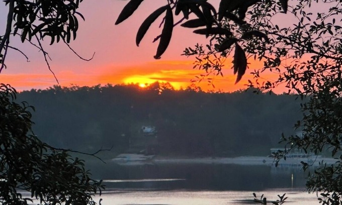 Thomas Drive House | Relax on Crystal Lake! 20 min to Panama City, hiking, preserves & parks.