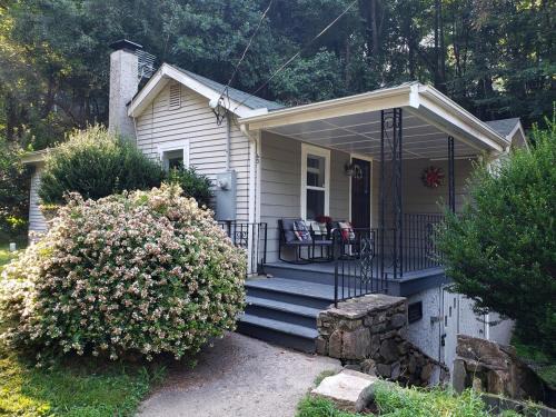 Woodfin House | Relax Under the Trees