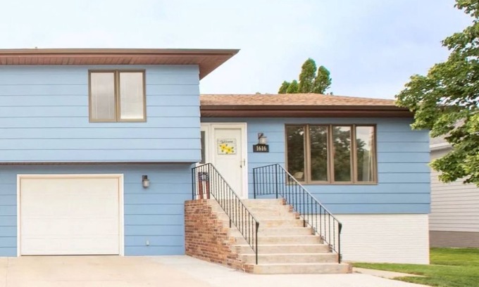 McCook House | Relax, Unwind, and Stay at Centennial Getaway in McCook, NE
