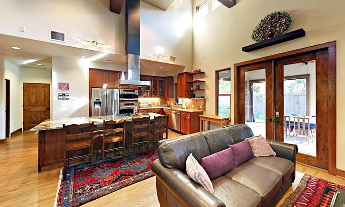 Travis Heights House | Relaxation Gem