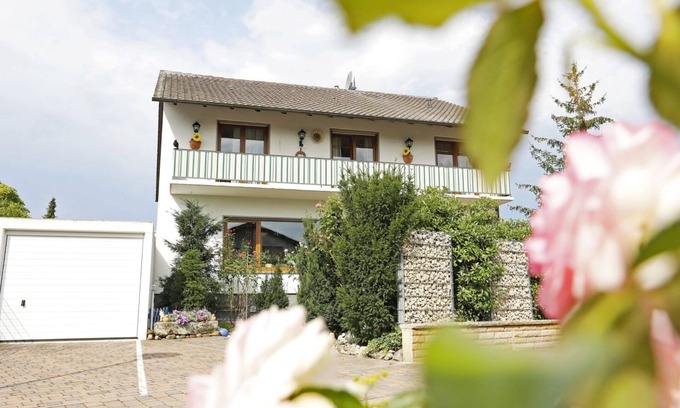 Ungstein Apartment | Relaxation in the middle of the vineyards