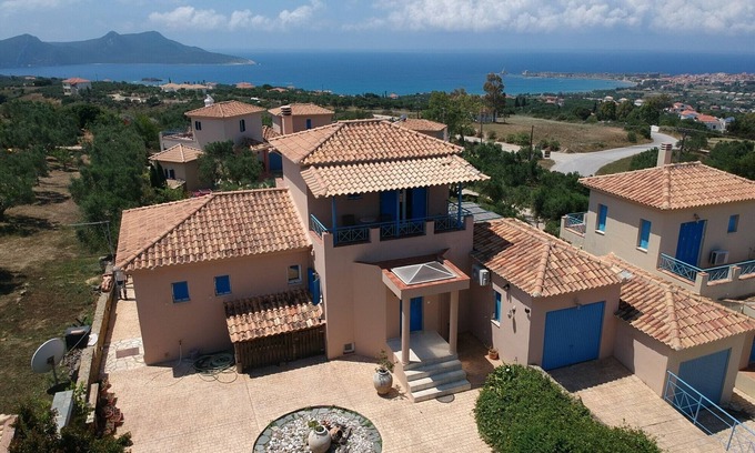 Pylos-Nestoras House | Relaxed finca with pool in Greece