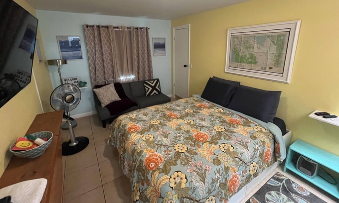 Lake Worth Apartment | Relaxing 1-bedroom studio in Lake Worth Beach with WiFi and free parking