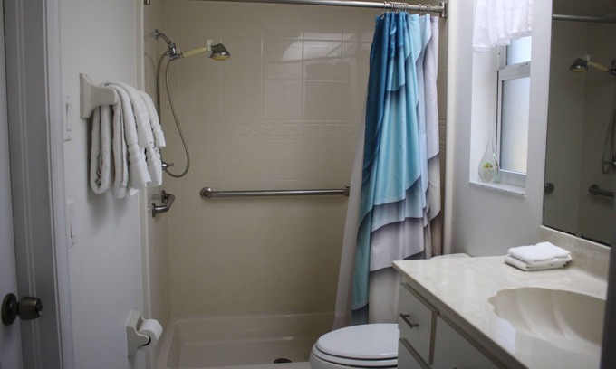 Port Charlotte - Charlotte Harbor House | Relaxing 2-bdr 2 bath Home with heated pool, AC, WiFi in quiet Port Charlotte