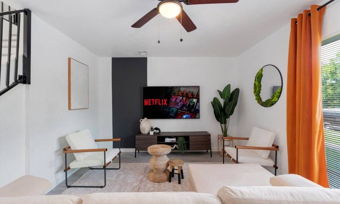Coronado Hills House | Relaxing Austin Retreat with Balcony, Great Beds & Easy Event Access!
