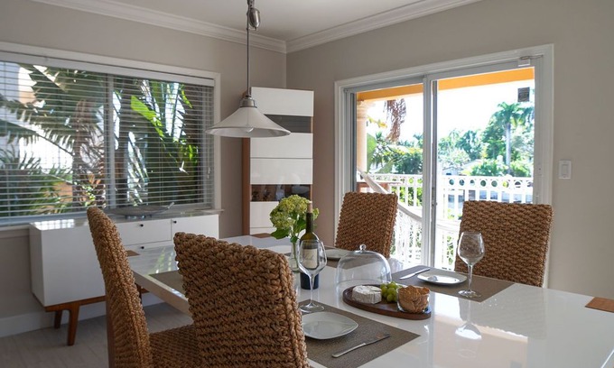 Hendricks and Venice Isles Apartment | Relaxing Beach Apt. in las Olas Blvd.
