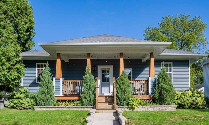 Appleton House | Relaxing Downtown 2BR Abode