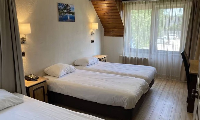 Lekkerkerk House | Relaxing Escape with Free Parking, Outdoor Pool, Sauna & Dining on the Terrace